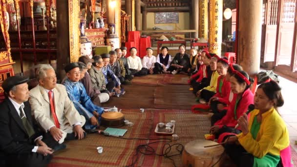 A group of people wearing traditional costumes, singing folk songs with drum — Stock Video