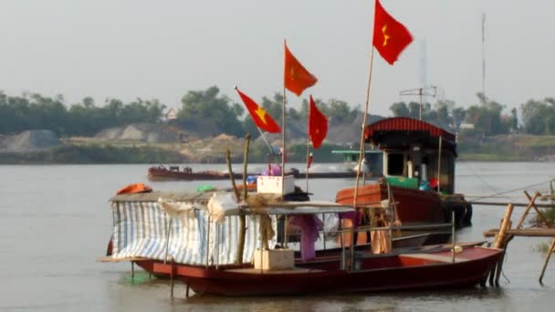 Boat on river — Stock Video