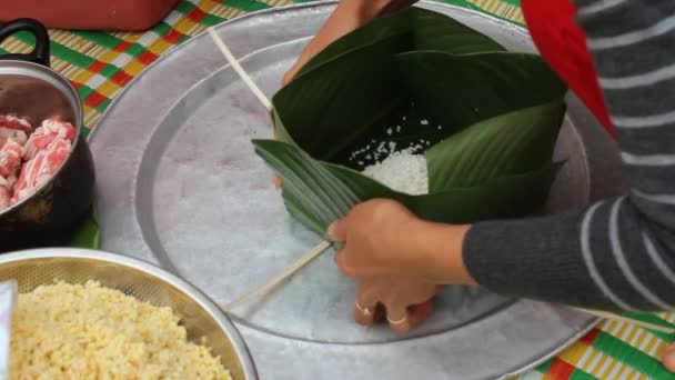 Hacer pasteles de arroz — Vídeo de stock