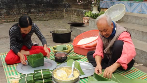 Asiatico persone fare riso torte in nuovo yaer — Video Stock