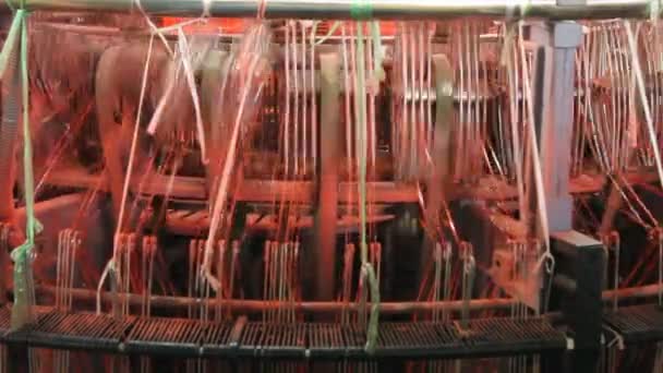Machines in de textiel-molen — Stockvideo