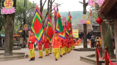 Grup Asyalı insan halk festivallere katılmak 