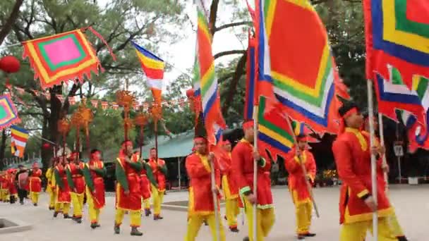 Grupp asiatiska människor delta folk festivaler — Stockvideo