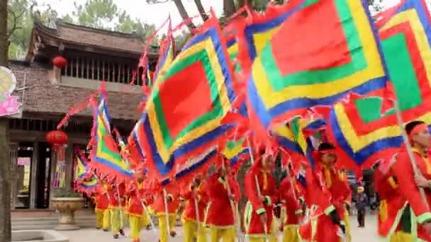 Grupp asiatiska människor delta folk festivaler — Stockvideo