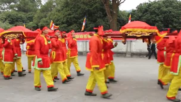 Grupp asiatiska människor delta folk festivaler — Stockvideo