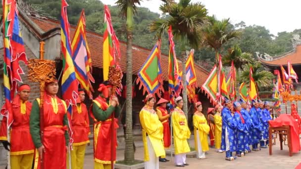 Grupp asiatiska människor delta folk festivaler — Stockvideo