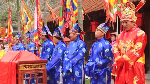 Группа азиатов посещает народные фестивали — стоковое видео