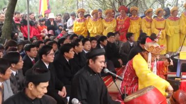 Grup Asyalı insan halk festivallere katılmak