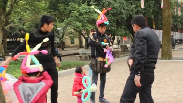 Asiaten auf dem ländlichen Markt — Stockvideo