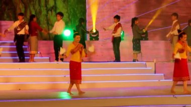 Kimliği belirsiz kişi Carnaval içinde katılmak 