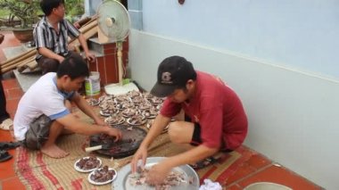 bir grup insan yapmak geleneksel gıda