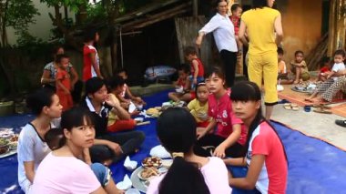 Geleneksel parti Asya insanlar yemek