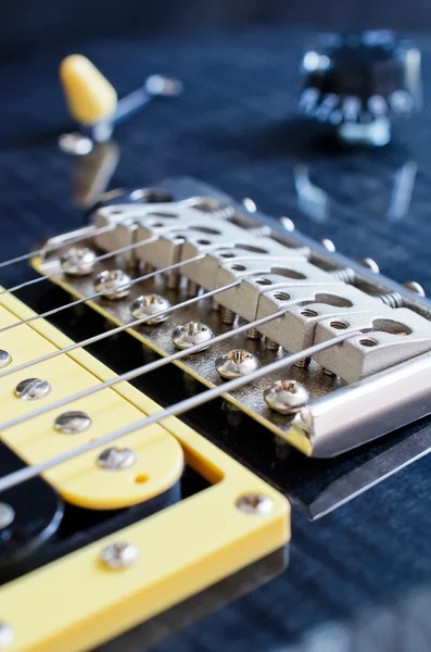 Detalhe da guitarra elétrica de seis cordas — Fotografia de Stock