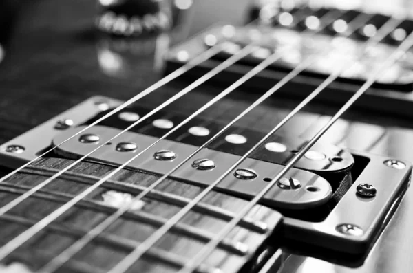 Detalhe da guitarra elétrica de seis cordas — Fotografia de Stock