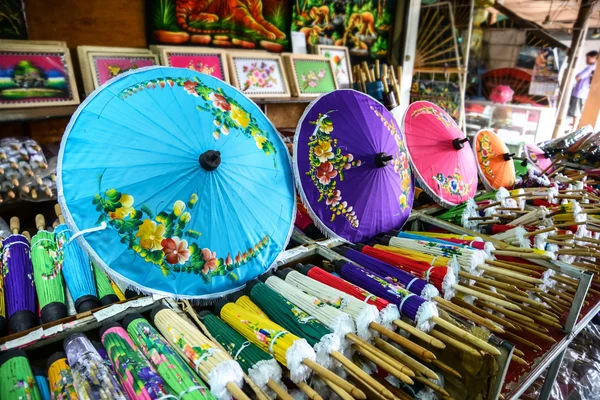 Guarda-chuva artesanal colorido para venda — Fotografia de Stock