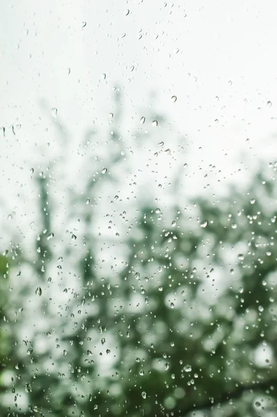 Gotas de lluvia sobre vidrio — Foto de Stock