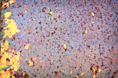 paslı metal bir yüzeye