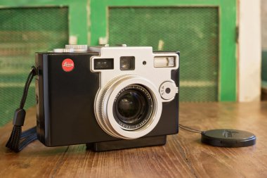  Leica Digilux 1 camera was developed by Leica and Panasonic  clipart