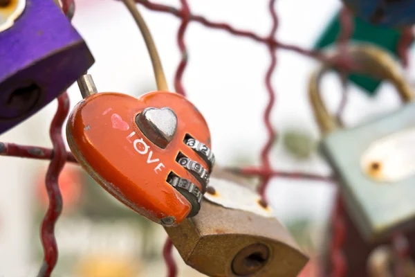 Red heart-shaped padlock — Stock Photo, Image