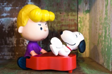 Schroeder ve Snoopy şekil oyuncak karakter 