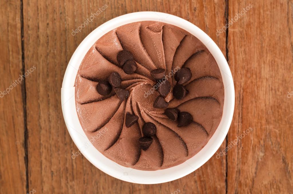 Chocolate chip Italian ice cream tub Stock Photo by ©tomgigabite 99878566