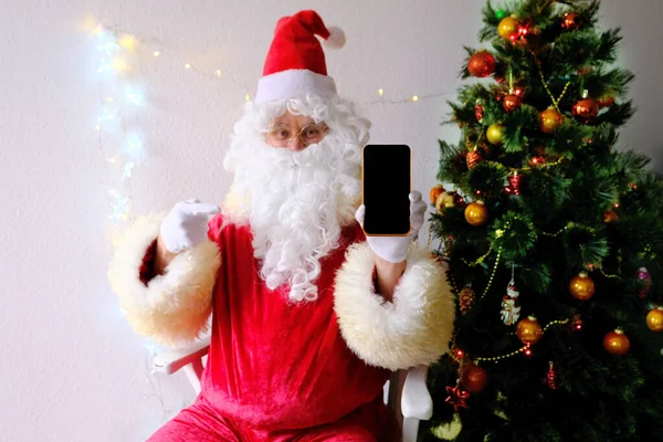 Santa Claus White Beard Congratulates Children Adults Holds Phone Blank — Stock Photo, Image