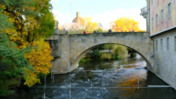 Fluss Fließt Unter Der Alten Brücke Europäische Stadt Deutschland Bamberg — Stockvideo