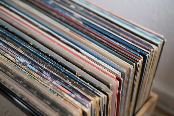 Muchos Discos Vinilo Una Caja Estado Ánimo Escuchar Música Retro —  Fotos de Stock