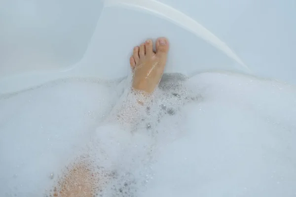 Young Woman Long Legs Take Bath Home Hotel Lush White — Stock Photo, Image