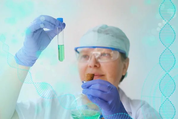 Farmacista Donna Scienziata Possesso Una Provetta Vetro Con Medicina Vaccino — Foto Stock