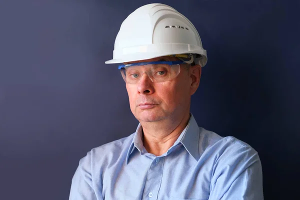 Elderly Male Engineer Builder Protective Helmet Glasses Looking Seriously Modern — Stock Photo, Image