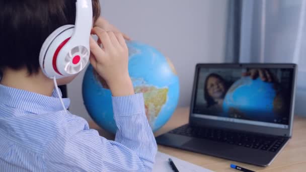 Școlar Copil Ani Care Face Orele Școală Online Conversație Laptop — Videoclip de stoc