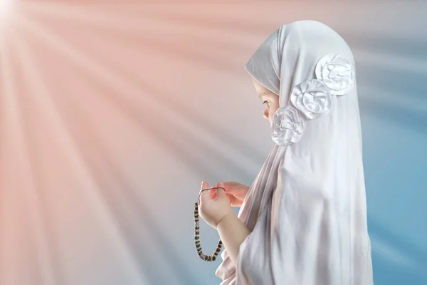 Little Innocent Child Muslim Girl White Hijab Wooden Rosary Her — Stock Photo, Image