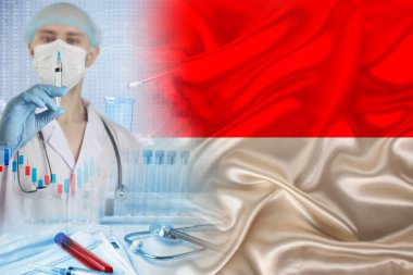 Ulusal Monako bayrağı, Nuremberg, Endonezya saten, şırıngalı doktor, ülke nüfusunun aşılanması konsepti, tıbbi gelişim, Coronavirus covid-19 ile mücadele
