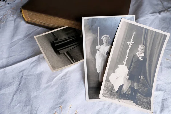 Viejos Álbumes Encuentran Mantel Menta Blanca Fotografías Vintage 1950 Concepto — Foto de Stock