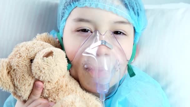 Little Patient Shirt Child Boy Lies Teddy Bear Facial Oxygen — Stock video