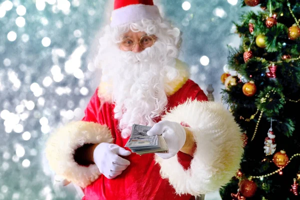 Idoso Santa Claus Com Uma Barba Branca Parabeniza Crianças Adultos — Fotografia de Stock