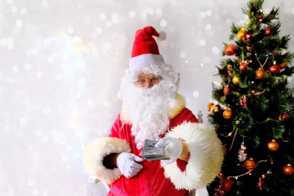 Anciano Santa Claus Con Una Barba Blanca Felicita Los Niños — Foto de Stock