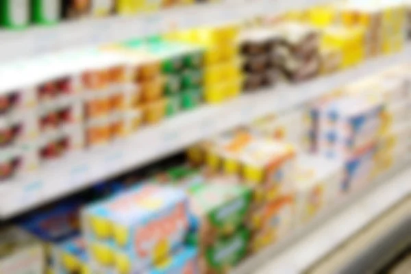 Foto Borrosa Una Fila Estantes Largos Para Comestibles Una Tienda —  Fotos de Stock