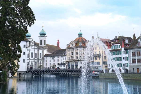 Lucerne Швейцарія Грудень 2020 Через Спрей Фонтану Видно Красивий Вид — стокове фото