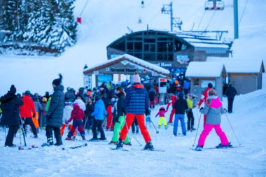 Pokemon Ticaret Kartları, oyunculuk hayal gücü, Eğitim Oyunları, popüler Pokemon Fan Kültürü, çocukluk anıları, nostalji dalgası, Frankfurt - 29 Mart 2025 