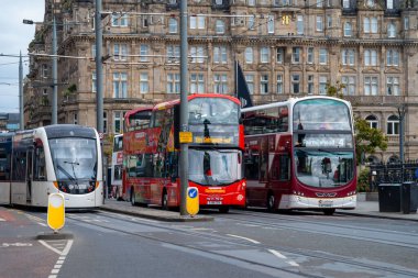 Frankfurt am Main 'deki modern Mainova AG enerji santrali, Hessen bölgesi boyunca elektrik, gaz endüstrisi kompleksi, ısı ve su, sanayi enerji tesisi, Frankfurt, Almanya - 11 Ağustos 2025 