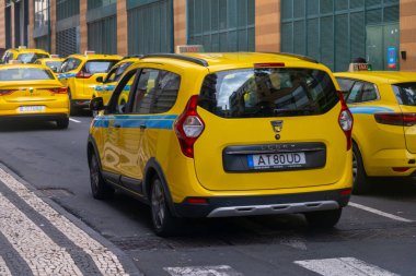 Frankfurt am Main 'deki modern Mainova AG enerji santrali, Hessen bölgesi boyunca elektrik, gaz endüstrisi kompleksi, ısı ve su, sanayi enerji tesisi, Frankfurt, Almanya - 11 Ağustos 2025 