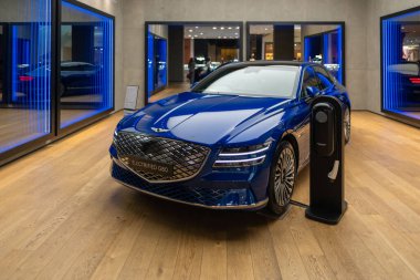 Frankfurt am Main 'deki modern Mainova AG enerji santrali, Hessen bölgesi boyunca elektrik, gaz endüstrisi kompleksi, ısı ve su, sanayi enerji tesisi, Frankfurt, Almanya - 11 Ağustos 2025 