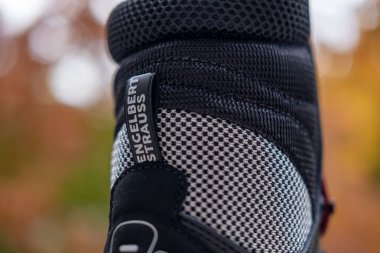 Yeni Engelbert Strauss güvenlik botları güçlendirilmiş ayak parmağı kutusu, koruma, dayanıklılık ve profesyonel iş kıyafeti, endüstriyel güvenlik, kaliteli işçilik, güvenlik ekipmanları, Frankfurt - 16 Ekim 2025 