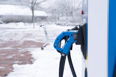 lidl EV CCS2 hızlı şarj istasyonu, DC, HPC şarj bağlantıları, Birleşik Şarj Sistemi, alternatif enerji, teknoloji ve yenilik otomotiv endüstrisi, kış Frankfurt - 21 Ocak 2024