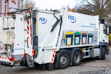 Frankfurt Havaalanı 'nın yolcu teçhizatlı hava Dolomiti uçağı, pistte ticari jet uçağı, modern yolcu uçağı, havacılık yolculuğu, havayolu taşımacılığı, Frankfurt, Almanya - 20 Ağustos 2025 