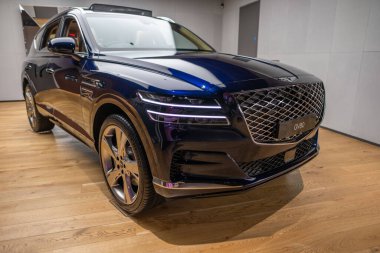 Frankfurt Havaalanı 'nın yolcu teçhizatlı hava Dolomiti uçağı, pistte ticari jet uçağı, modern yolcu uçağı, havacılık yolculuğu, havayolu taşımacılığı, Frankfurt, Almanya - 20 Ağustos 2025 