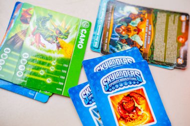 Rettungsdienst Bölgesi Hannover 'den turuncu Alman ambulansı, acil durum numarası 112, konut binası, Hannover, Almanya' da bölgesel acil tıbbi servis altyapısı - 17 Şubat 2026