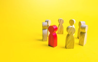 Kızıl adam halka halinde insanların yanında duruyor. İletişim ve diplomatik müzakere süreci. Lider liderlik vasıfları. İşbirliği ve işbirliği. Casus mu? Sosyal zehirlenme. Toplumsal diyalog. Bilgilendirme